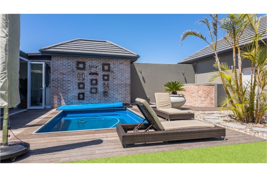 5 Bedroom Property for Sale in Num Num Cape Estate Western Cape